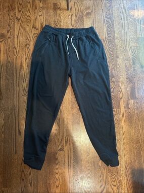 Vuori Black Drawstring Jogger Sweatpants